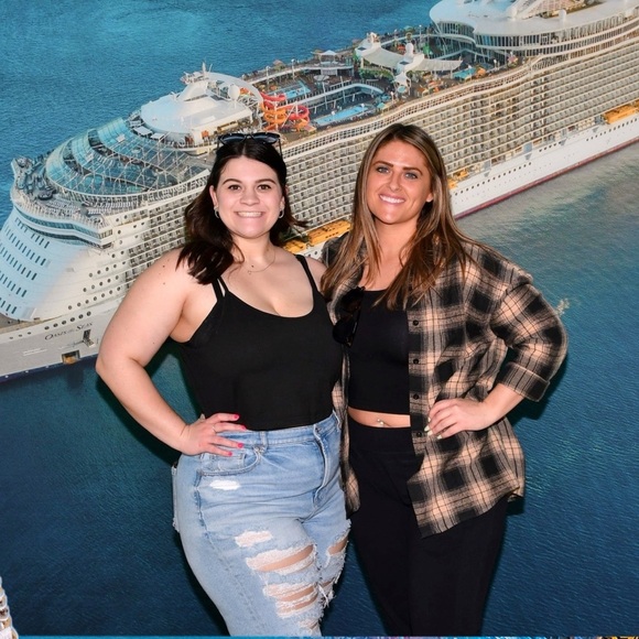 Meet your Posher, Corrine - Picture 2 of 3